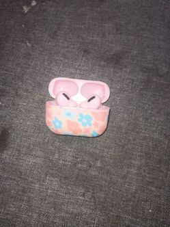 Apple Airpod Pro's, Flower case, airpods are pink, charging case