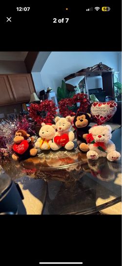 Love/ Valentie centerpieces, Heart decor, and balloon, weights with stuffed Monkeys & Bears