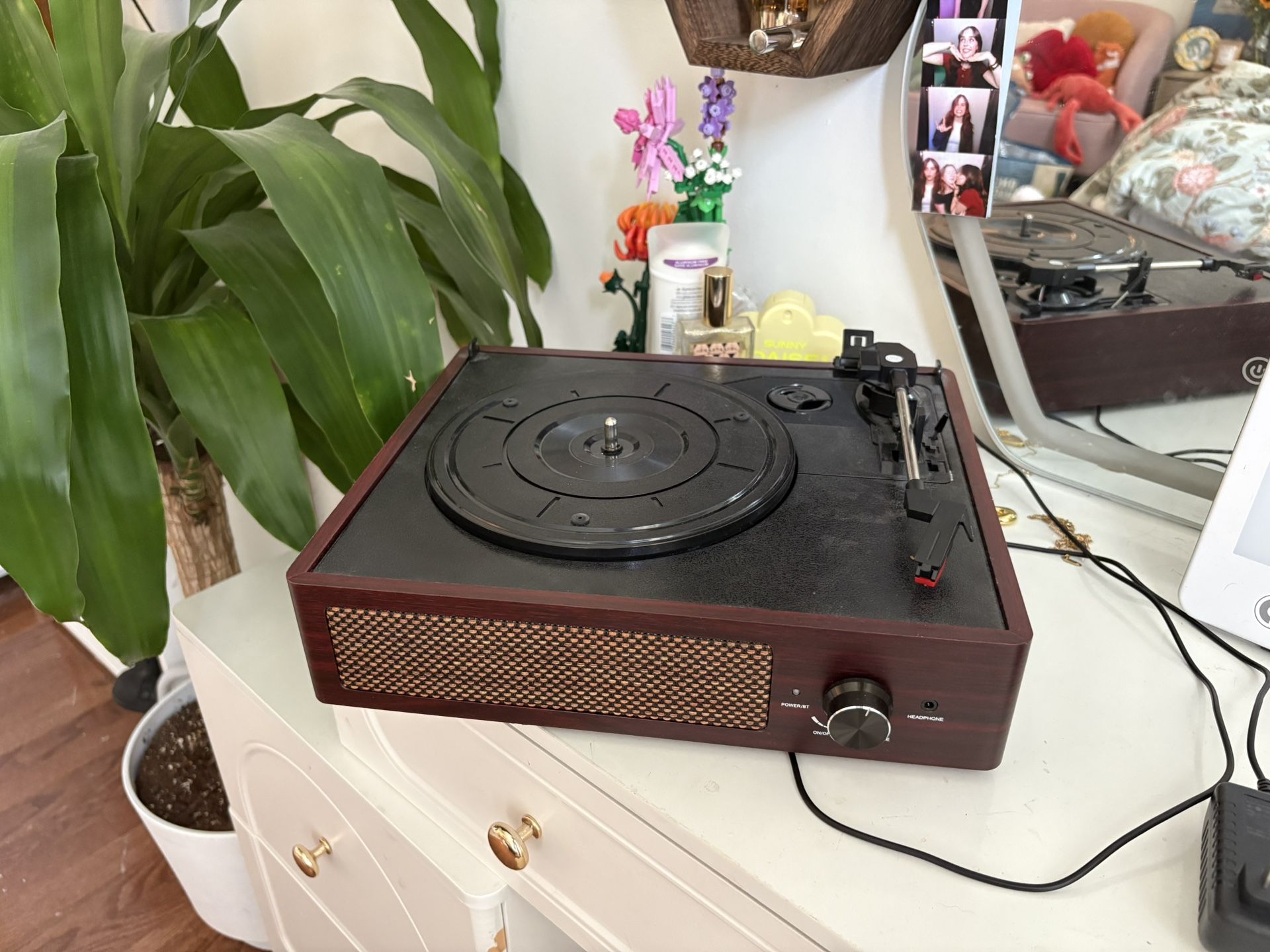 Bluetooth Record Player, Brown, Speakers Built In