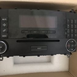  MERCEDES-BENZ E350 AM FM CD PLAYER RADIO RECEIVER 