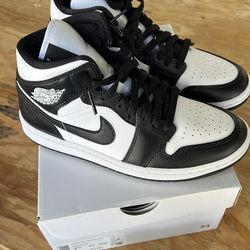 Women’s Air Jordan 1 Mid(White/Black/White)