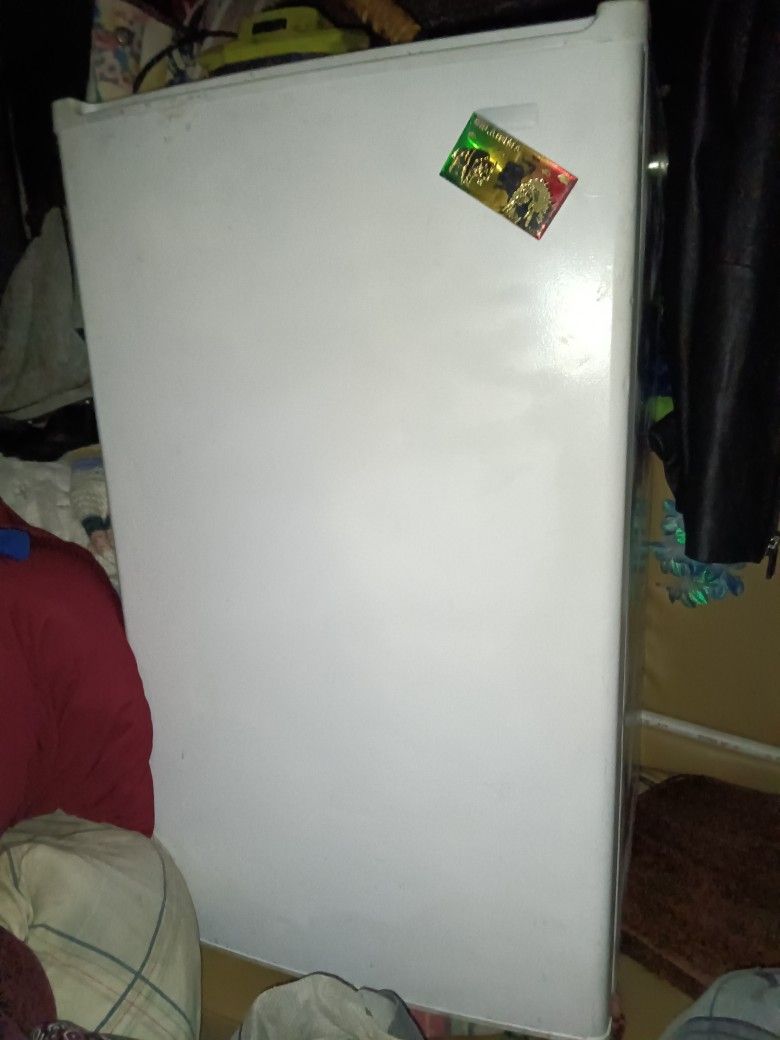 Mini Fridge And Medium Fridge For Sale