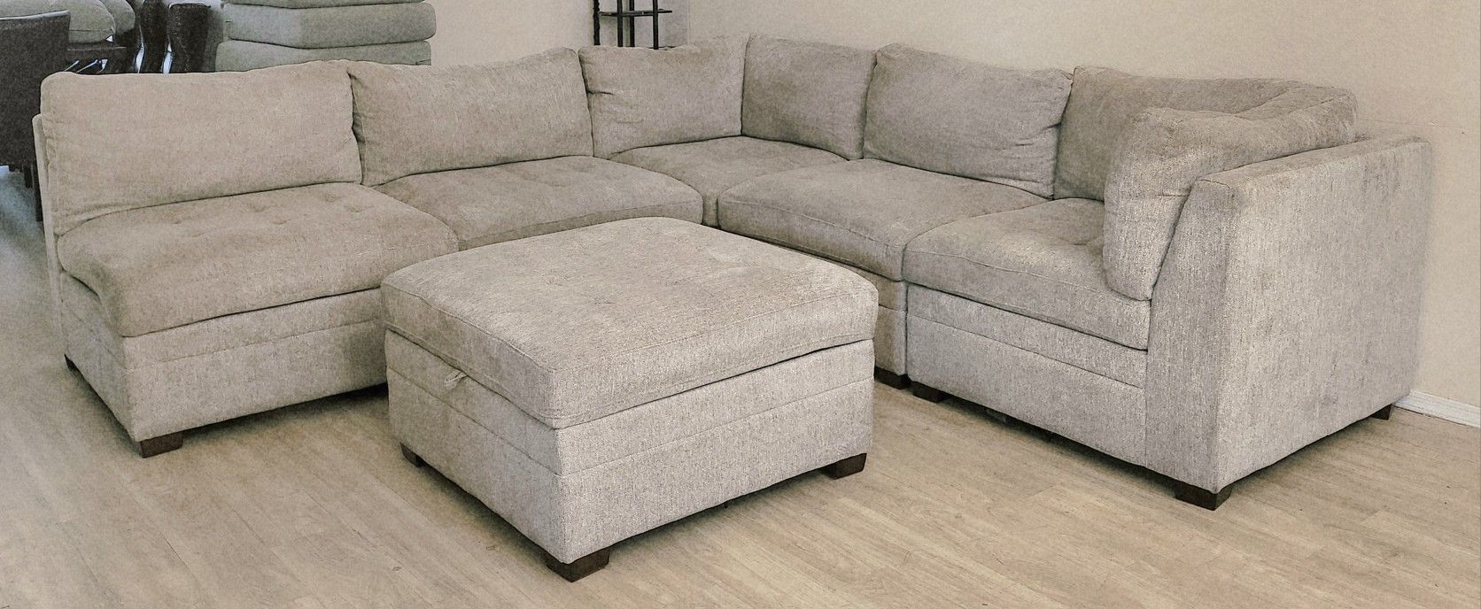 Thomasville Sectional W/Ottoman & Storage