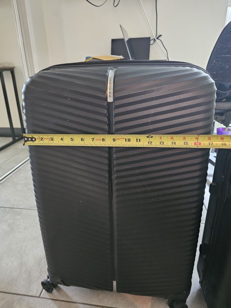 Samsonite Large Suitcase