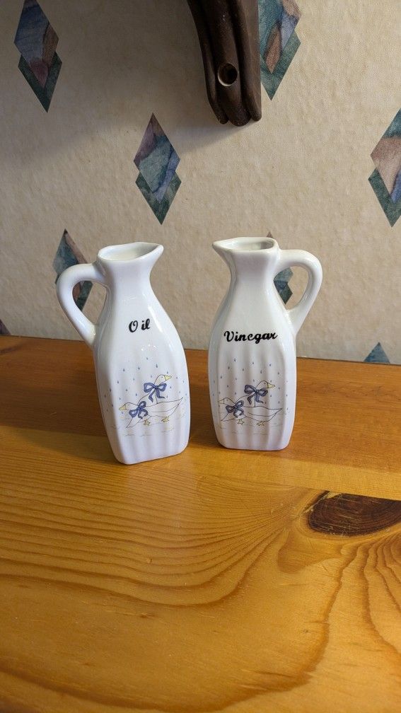 Vintage Oil and Vinegar Cruet Set with White Geese