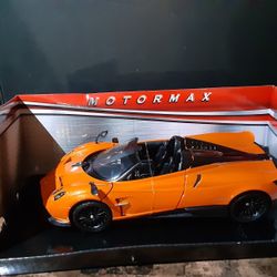 Motormax 79354 Pagani Huayra Roadster 1:24 Orange

