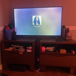 4K Hisense Roku TV & Night Stands 