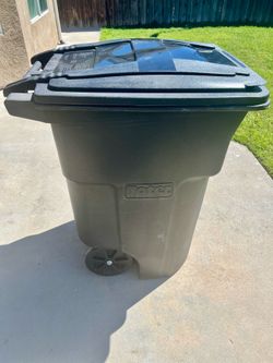 🔥 Brand New 96 Gallon Black Rolling Outdoor Garbage/Trash Can with Wheels and Attached Lid  (Cheaper than Home Depot!) Price: $100 (Priced to sell!)?