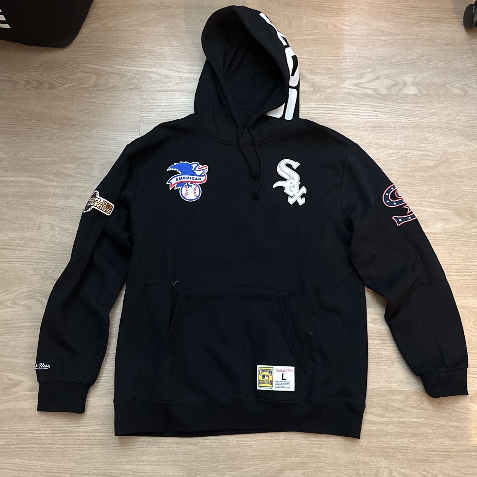 Size Large - Mitchell And Ness MLB Baseball Chicago White Sox Retro Hoodie Sweater Jacket - Nike Sports 47 Brand New Era Undefeated