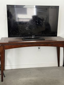 Sony Bravia TV optional table included