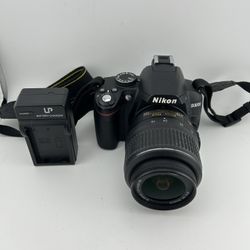 Nikon D3000 Digital DSLR Camera w/ DX AF-S Nikkor 18-55mm f/3.5-5.6Lens/Battery