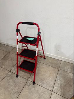 Brand new 3 step ladder - L62