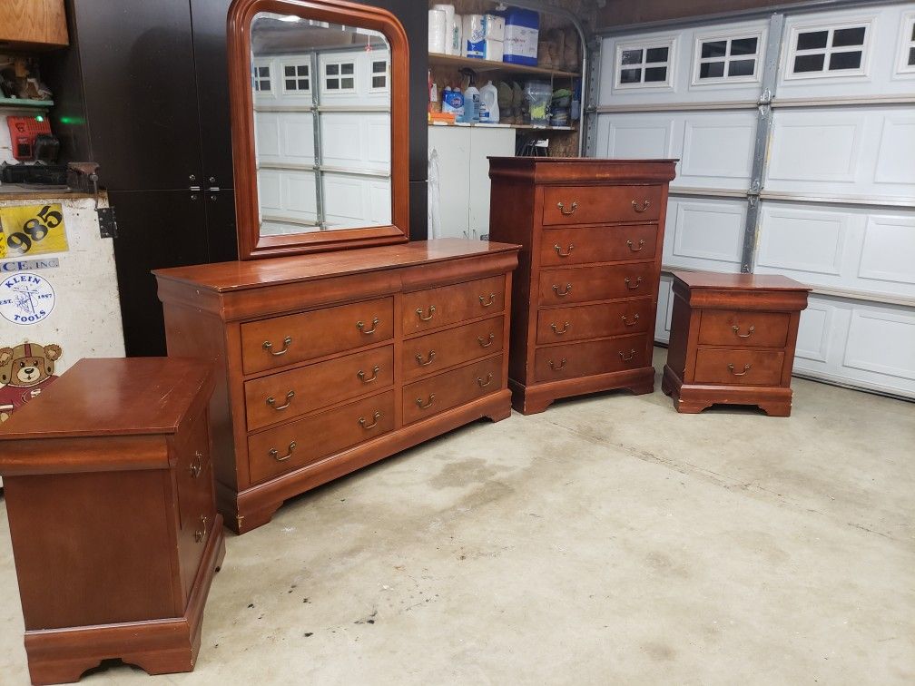 Dresser Set, Cherrywood Dressers, Mirror, and Nightstands