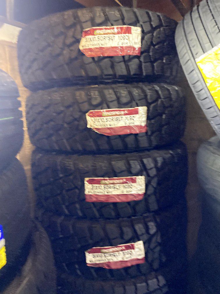 SET four tires 31x10.50R15LT landspider 