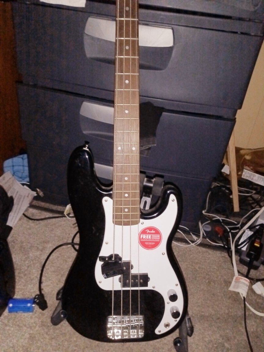 Bass Guitar Squire (WITH TUNER)