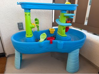 Step2 Water Table with Cover