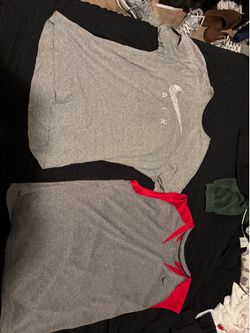 Nice Nike workout shirt ( size medium)