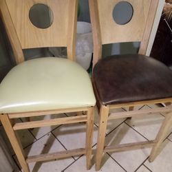 2 Bar Stools $25.00 Dlls each 
