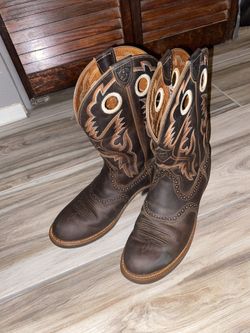 $45 ariat round toe boots size 7.5