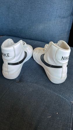 Tenis, marca Nike size cuatro Y