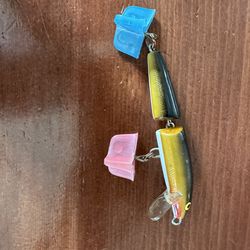 Vintage old school fishing lure – great for bass fishing or cabin / man cave decor. Don’t make them like this anymore.