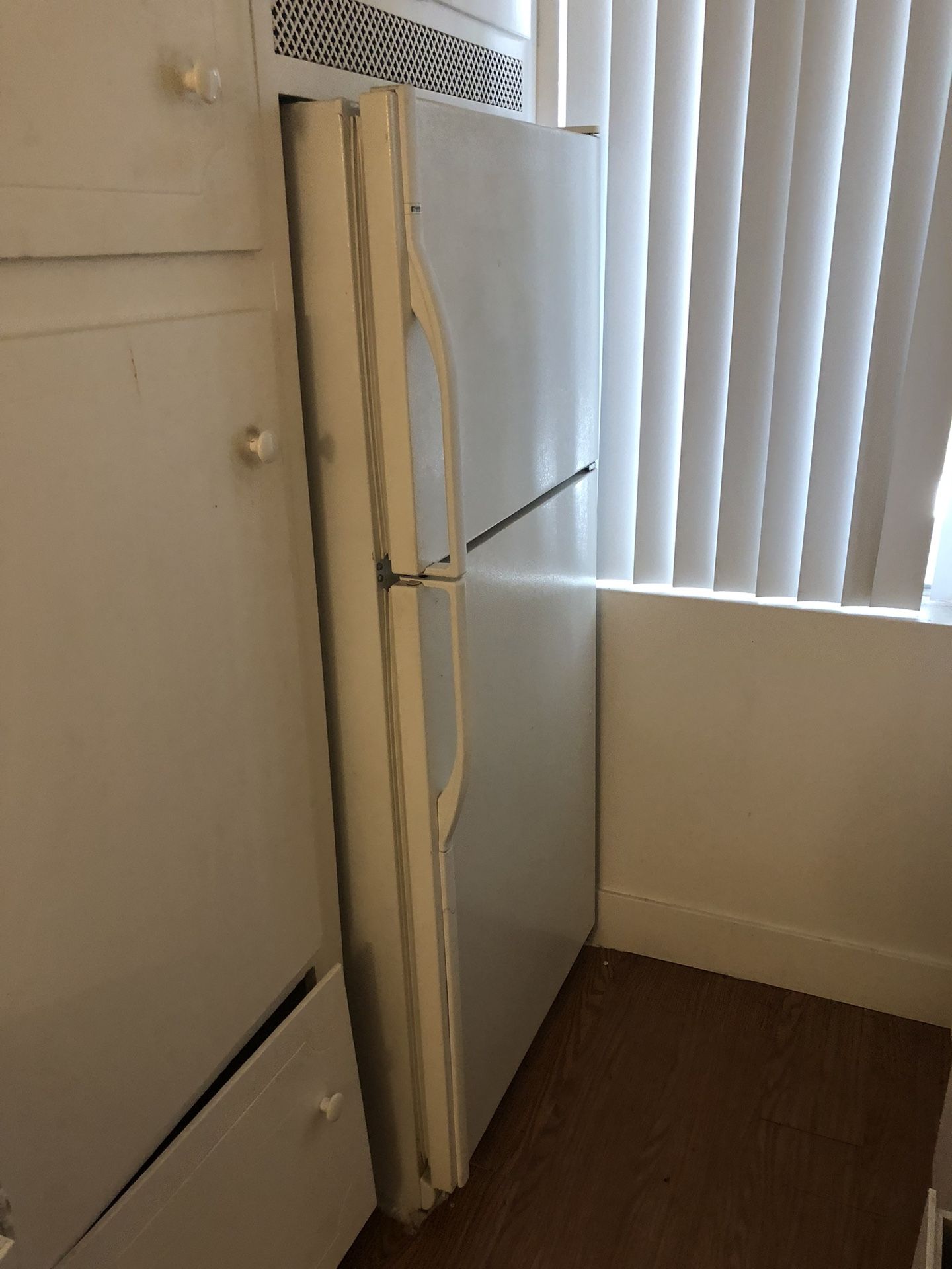 1 bedroom or 2 bedroom apartment Refrigerator