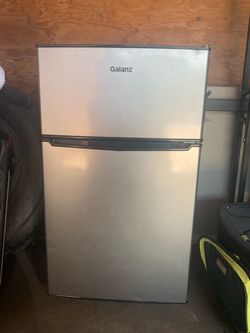 Mini refrigerator