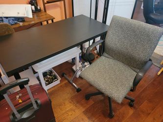 Desk. Rolling Office chair. Sturdy. Excellent Condition