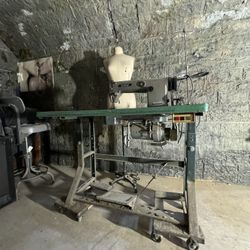 Sewing Machine + Mannequin 