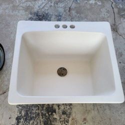 New  25x22x9 Acrylic Sink. Cracked On Top Corner!! See Picture 