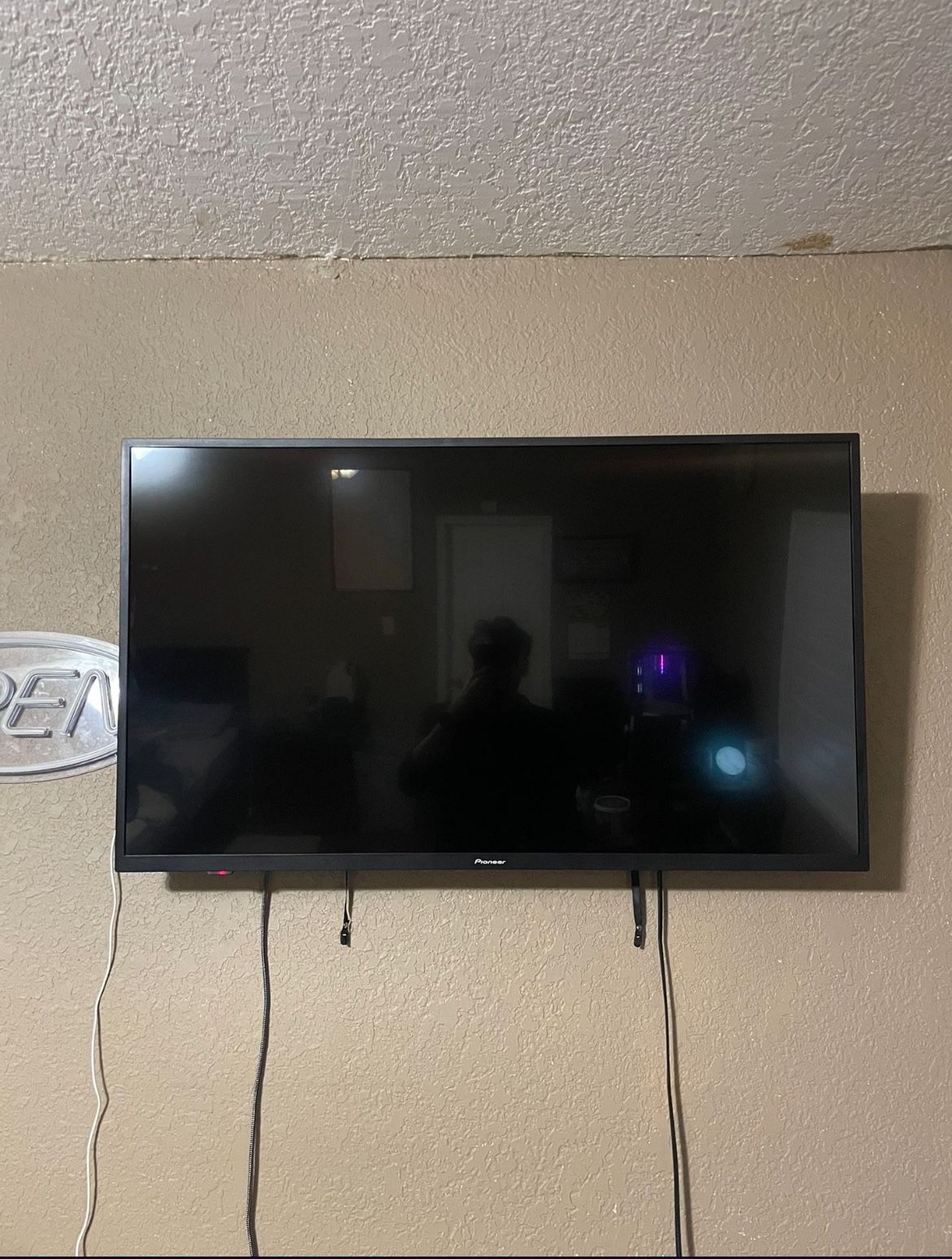 Pioneer 4K 43 inch TV