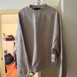 Fear of God Essentials Silver Cloud Crewneck Size Medium