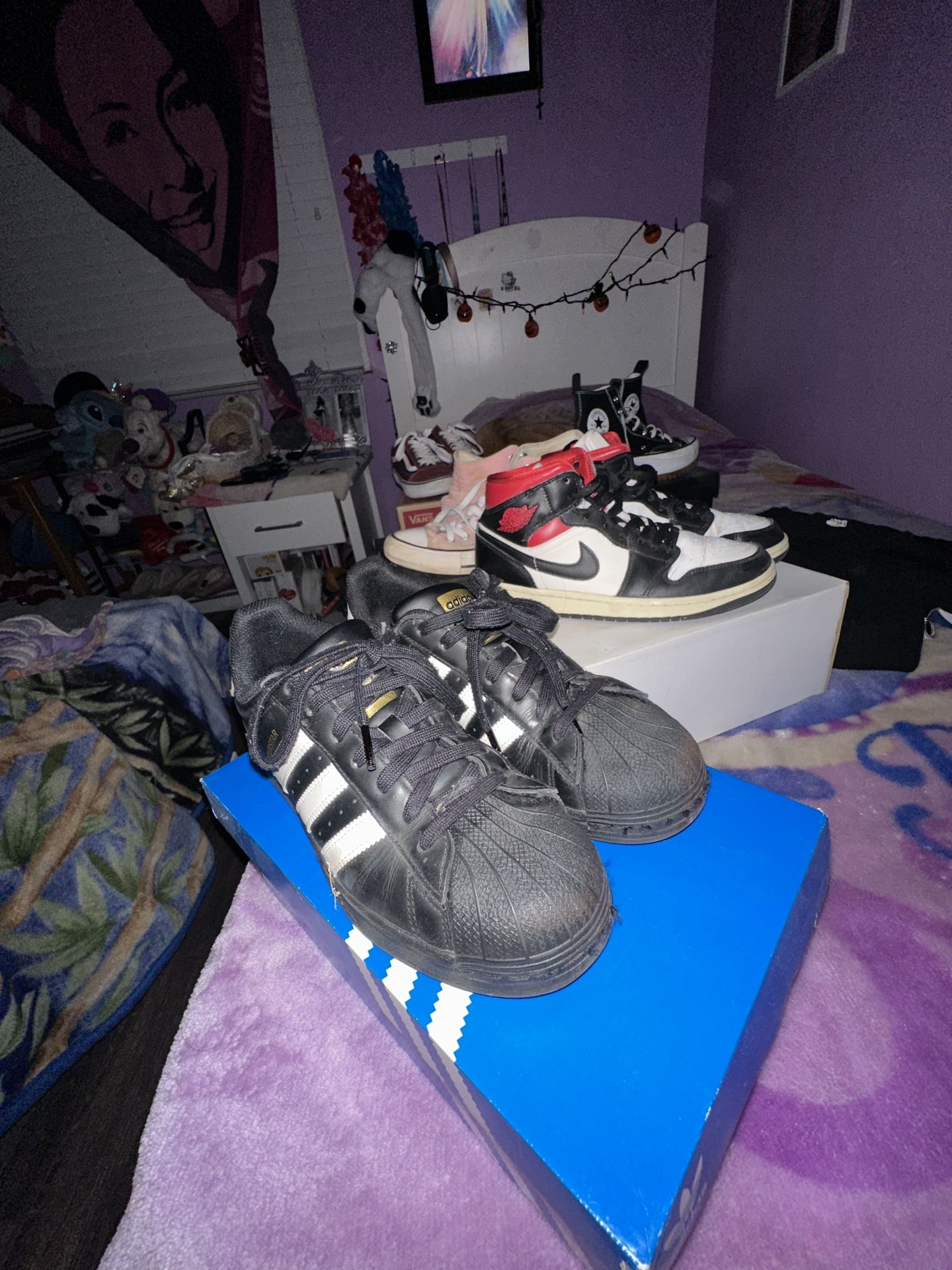 black adida superstars