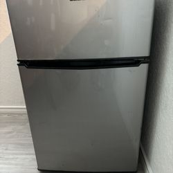 Galanz Mini Fridge 