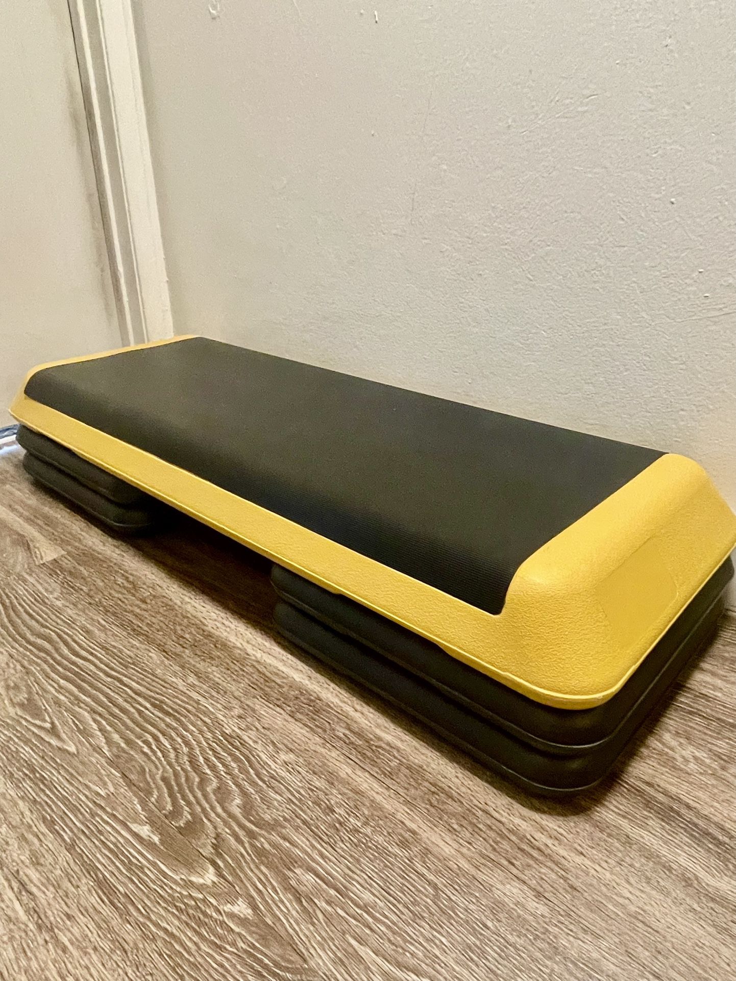 Adjustable Aerobic Stepper with 4 Risers