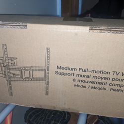 Medium Full Motion TV Mount