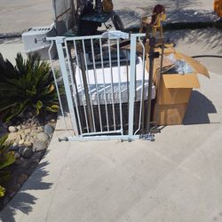 2 Dog Gates