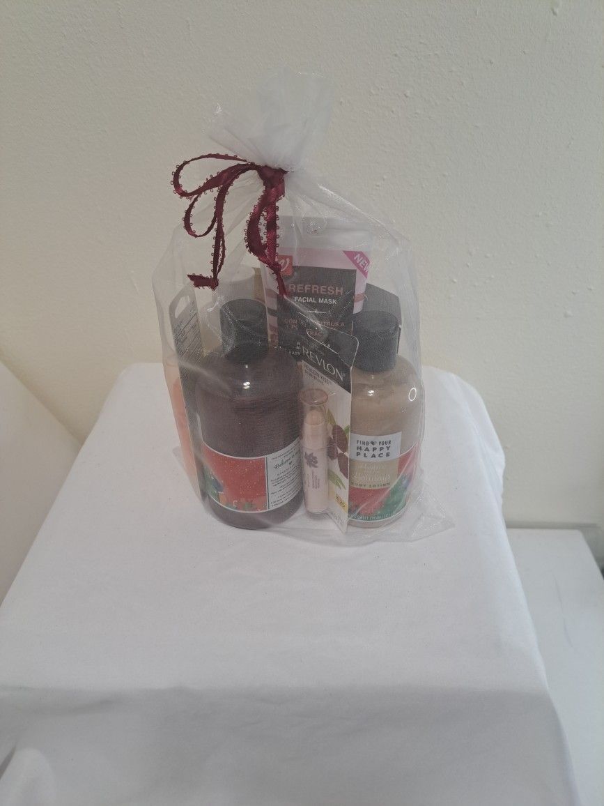 Bath & Body Gift Set -Bodywash, Lotion, Kiss Balm, Facial Cleanser, Face Masks