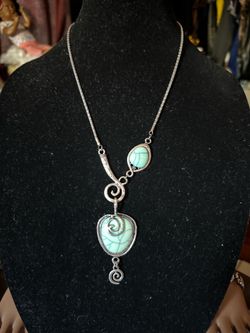 Bonito collar turquesa nuevo para la mamá