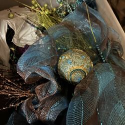 Christmas Decorations, Ornaments And Steamers 