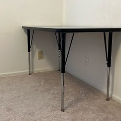 Adjustable Table 4x2