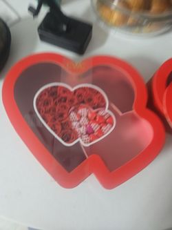 5 gift boxes.