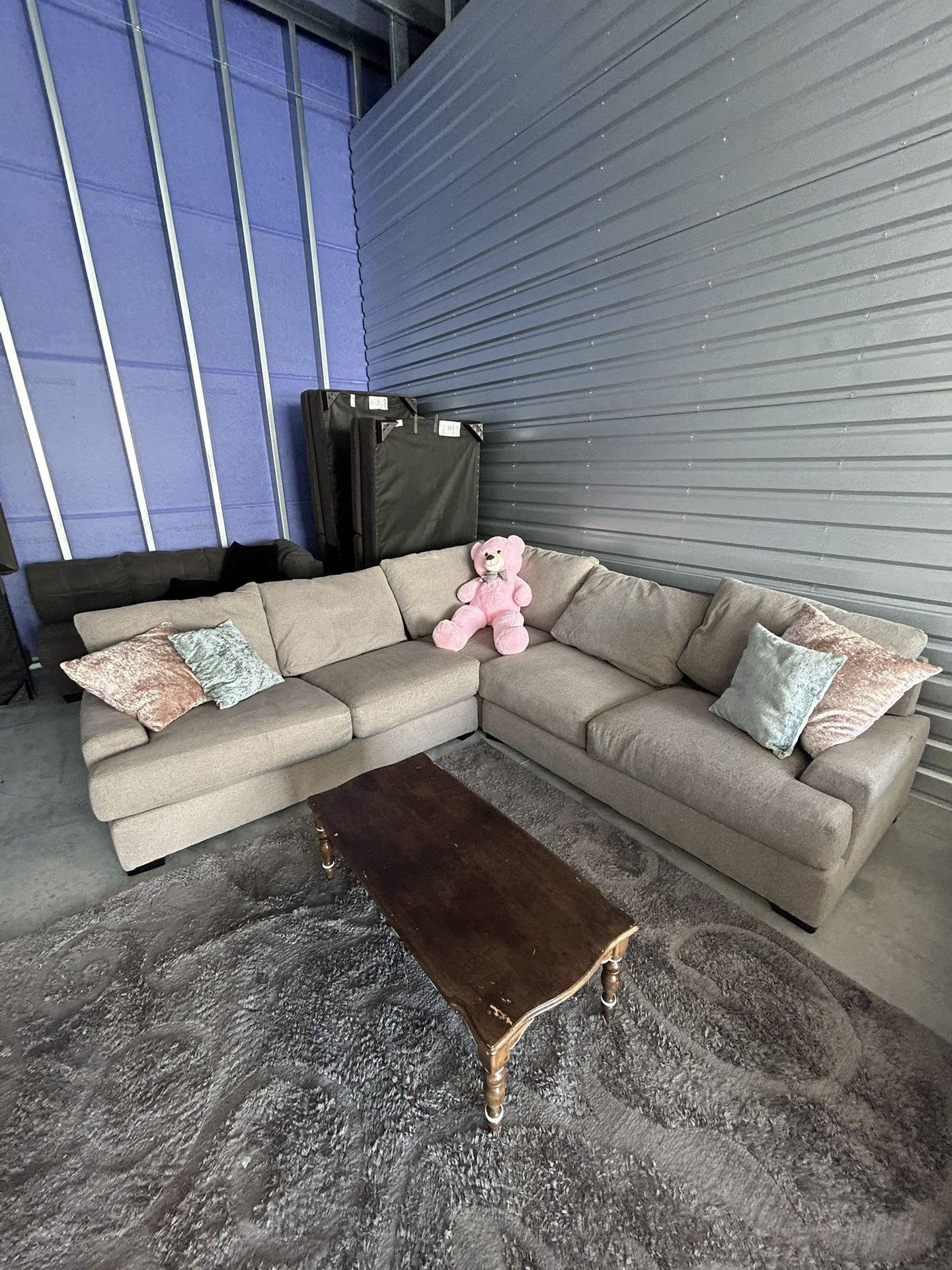 Sectional Sofa/ Couch DELIVERY AVAILABLE 