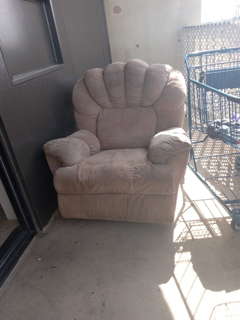 Recliner for Sale in Hagerstown, MD OfferUp
