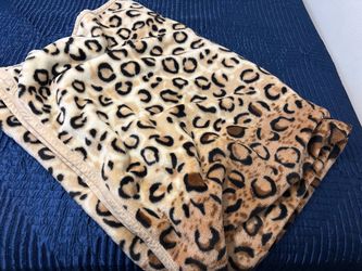 Queen-sized Leopard Print Fleece Blanket