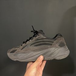 adidas Yeezy Boost 700 V2