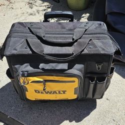 18" Dewalt rolling tool bag 