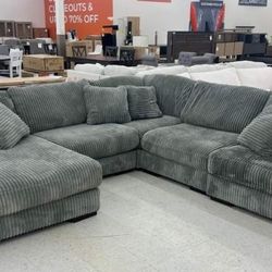 Brand New/ Gray Large Sectional,Seccional, Couch// Ask Price 