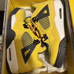 Retro Jordan 4 “ Lighting” 
