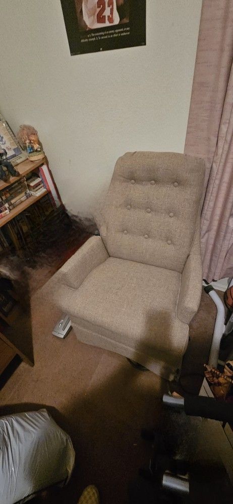 Swivel Chair With Lift